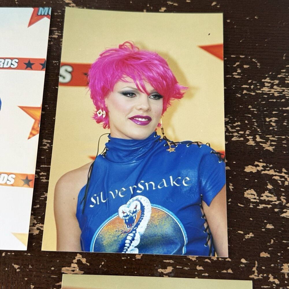 PINK Autographed Card Signed + 5 4x6 Photos 2001 MTV Movie Awards Singer Actress - Picture 5 of 7